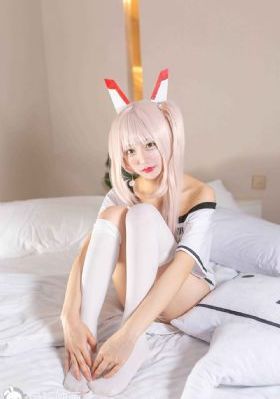 一亲二摸三叉