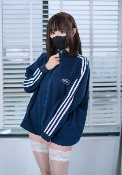 丰满迷人的老师少妇电影