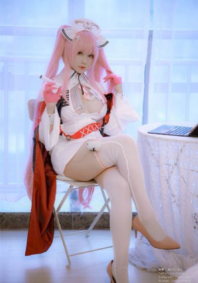 在电影院里挺进h