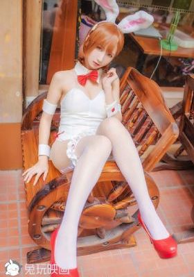 美女露咪咪